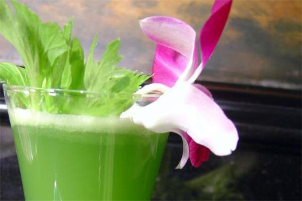 榨芹菜汁要加水吗 看个人口味 榨芹菜汁要加水吗 看个人口味