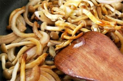 ​蟹味菇有点苦怎么回事 蟹味菇发苦能吃吗