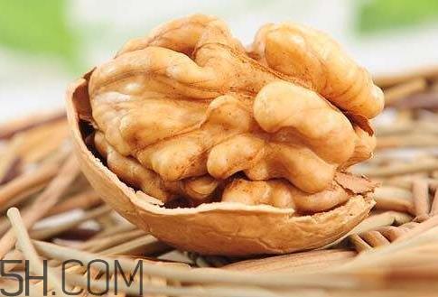 一个核桃含多少dha 一个核桃含多少钙 一个核桃含多少dha 一个核桃含多少钙