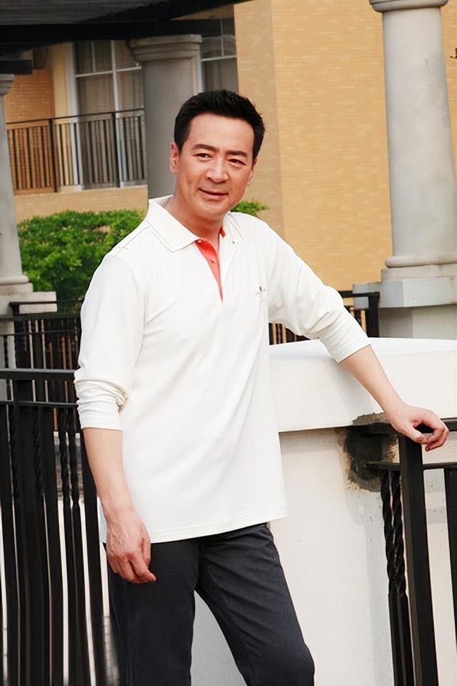 寇振海演的电视剧（著名演员寇振海年过半百再做父亲）