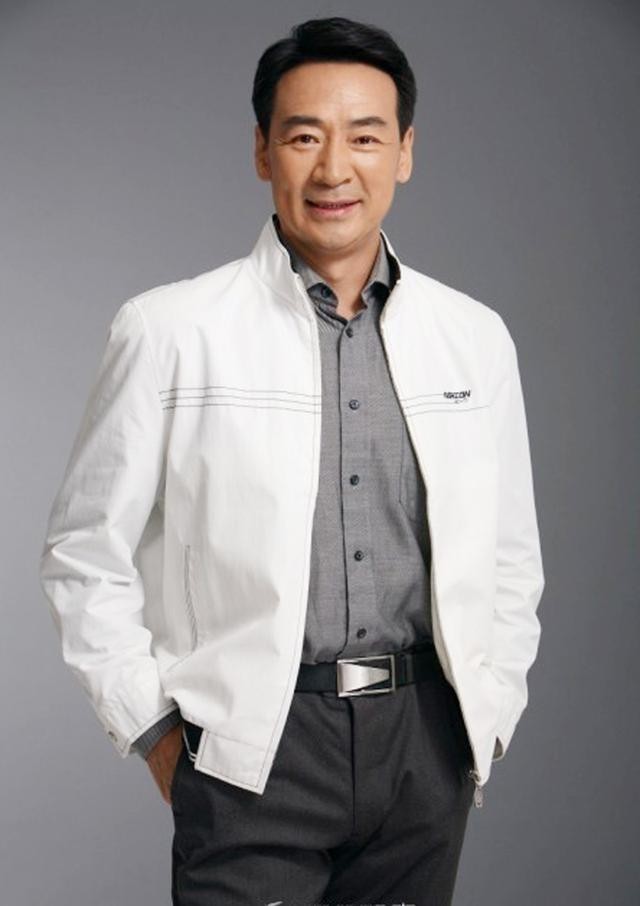 寇振海演的电视剧（著名演员寇振海年过半百再做父亲）
