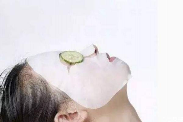敷面膜后可以用精华吗 涂完精华再敷面膜好吗 敷面膜后可以用精华吗 涂完精华再敷面膜好吗
