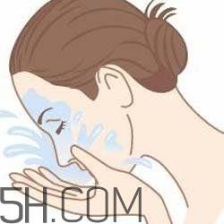 怎么用卸妆油不伤皮肤？卸妆油使用注意事项