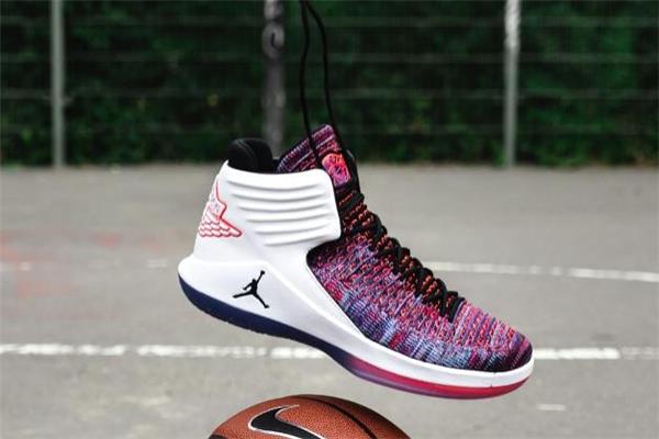aj32美版和中国版本的区别 鞋底最明显