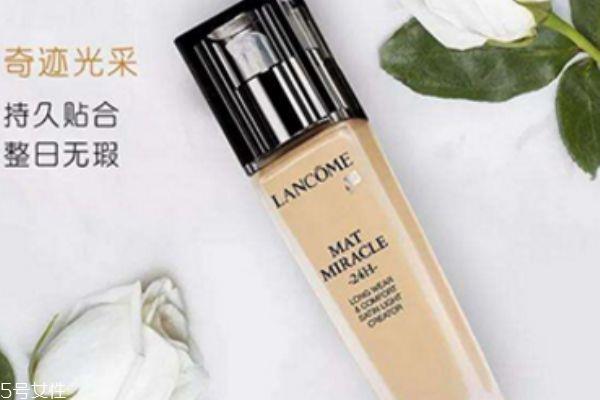 兰蔻持妆粉底液和雅诗兰黛沁水 哪个更适合干皮 兰蔻持妆粉底液和雅诗兰黛沁水 哪个更适合干皮