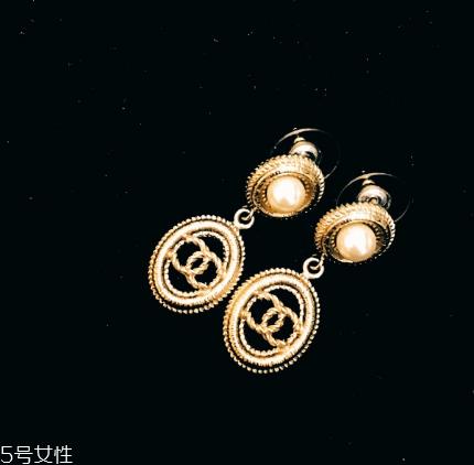 耳环上珍珠掉了怎么办?耳环上的珍珠掉了能补吗 耳环上珍珠掉了怎么办?耳环上的珍珠掉了能补吗