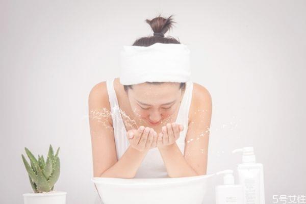 去角质有什么好处 不同皮肤的去角质周期 去角质有什么好处 不同皮肤的去角质周期
