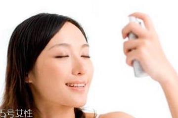 化妆水二次清洁怎么用?怎么用化妆水做二次清洁? 化妆水二次清洁怎么用?怎么用化妆水做二次清洁?