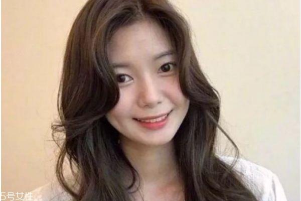 什么是八字外翻刘海 八字外翻刘海适合什么样的脸型 什么是八字外翻刘海 八字外翻刘海适合什么样的脸型