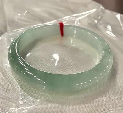 翡翠手镯怎么鉴定真伪 告别上当受骗 翡翠手镯怎么鉴定真伪 告别上当受骗