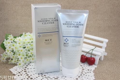 氨基酸洗面奶孕妇可以用吗 孕妇洗面奶的选购技巧 氨基酸洗面奶孕妇可以用吗 孕妇洗面奶的选购技巧