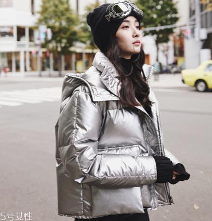 短款羽绒服怎么搭配?小个子女生的显高利器 短款羽绒服怎么搭配?小个子女生的显高利器