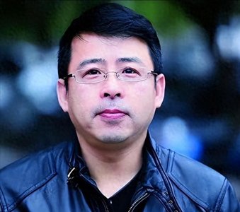 ​要求中国人向世界道歉，被央视封杀、开除的阿丘，如今活成这样了