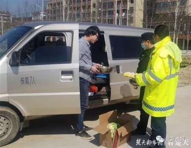​男子因封路在面包车上生存26天，还被当成逃犯