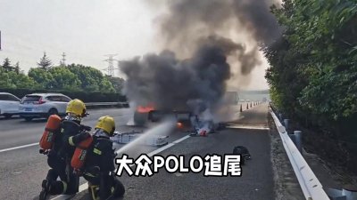 ​京沪高速无锡段车祸现场，火光冲天！
