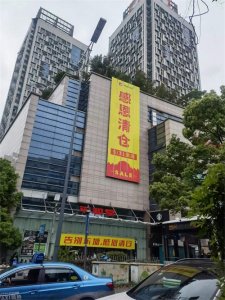 ​长沙东塘平和堂即将关店，有市民赶来蹭折扣，有人留言晒回忆
