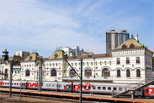 俄罗斯的海参崴陆港火车站，世界上仅存的火车站与海运码头相连