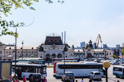 ​俄罗斯的海参崴陆港火车站，世界上仅存的火车站与海运码头相连