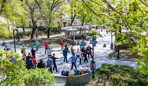 俄罗斯的海参崴陆港火车站，世界上仅存的火车站与海运码头相连