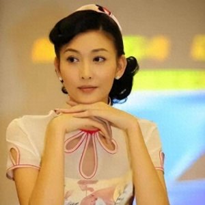 ​41岁李彩桦滑雪出意外！惊险跌入2米多雪洞，获几名外国人搭救
