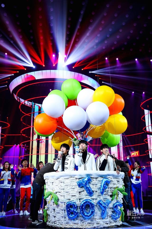 跨年夜后tfboys再合体（爱豆专稿TFBOYS历届跨年盘点）(8)