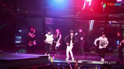跨年夜后tfboys再合体（爱豆专稿TFBOYS历届跨年盘点）(5)