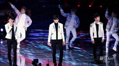 ​跨年夜后tfboys再合体（爱豆专稿TFBOYS历届跨年盘点）