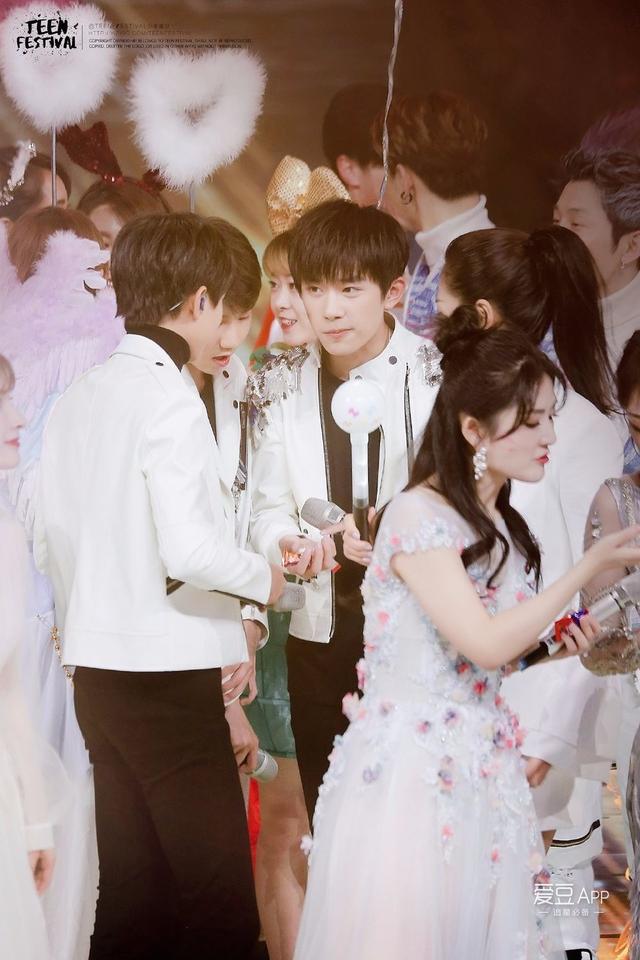跨年夜后tfboys再合体（爱豆专稿TFBOYS历届跨年盘点）(22)