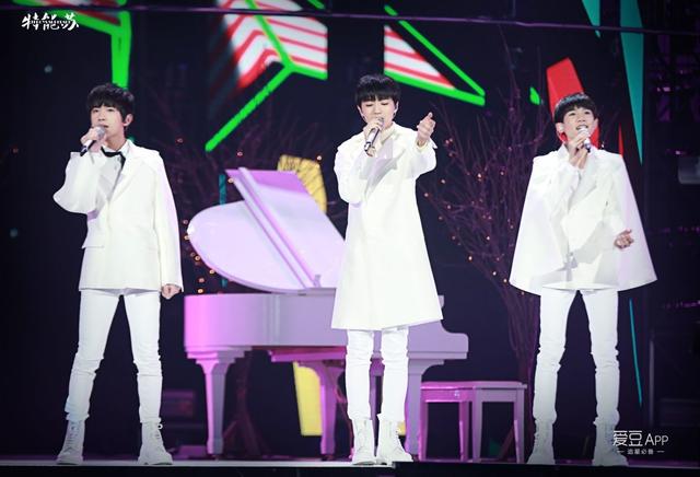 跨年夜后tfboys再合体（爱豆专稿TFBOYS历届跨年盘点）(7)