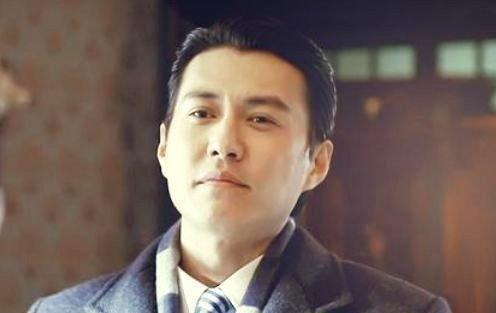 靳东全家福曝光，母亲颜值很高，网友：难怪老干部这么帅！