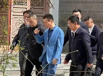 ​王健林父子的起伏人生：从万达辉煌到肩负希望