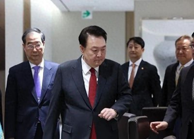 ​谁在领导如今的韩国？谁给韩国检察官的胆子，连总统都敢抓？