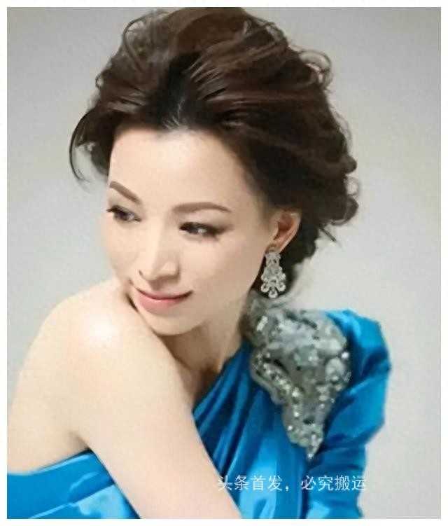 董卿主持的节目(董卿再登主持岗，引得万众狂欢)