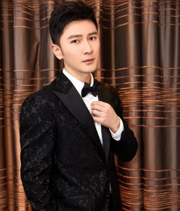 ​光影交织梦想路：探秘中国内地魅力男演员刘恩佑的戏梦轨迹