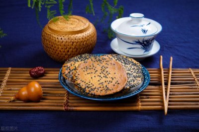 ​芝麻饼这样做，口感香脆，味道浓郁，好吃到停不下来