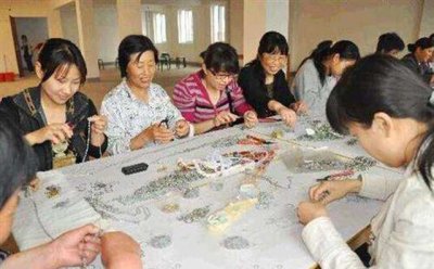 ​在家一天可以赚300的手工活，在家赚钱的手工活沾发夹一天能赚多少呀？