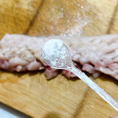 糖醋松鼠鱼怎么做好吃(糖醋松鼠鱼美食烹饪教程)