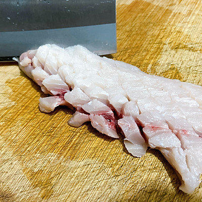 糖醋松鼠鱼怎么做好吃(糖醋松鼠鱼美食烹饪教程)
