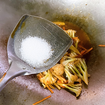 糖醋松鼠鱼怎么做好吃(糖醋松鼠鱼美食烹饪教程)