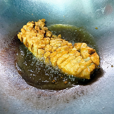糖醋松鼠鱼怎么做好吃(糖醋松鼠鱼美食烹饪教程)