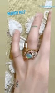 ​金童玉女！金泫雅答应金晓钟求婚，七年的恋爱终于有了完美的结局
