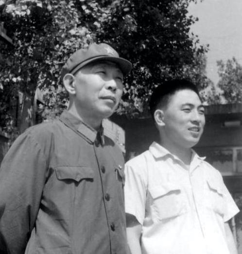 这四位开国少将当副总参谋长，属低衔高配，其中他授衔三次很厉害