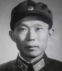 ​这四位开国少将当副总参谋长，属低衔高配，其中他授衔三次很厉害