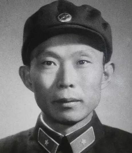 这四位开国少将当副总参谋长，属低衔高配，其中他授衔三次很厉害