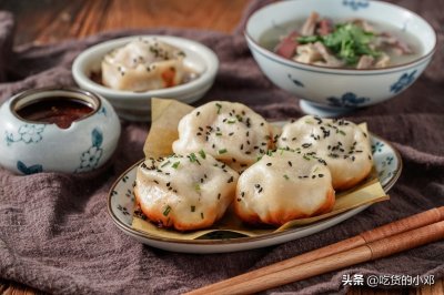 ​生煎包，不发面不揉面的做法，皮薄馅多，在家就搞定，就俩字好吃