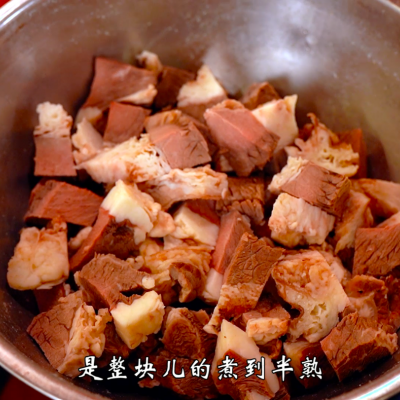 西红柿炖牛腩怎么做（老少皆宜的番茄炖牛腩做法）