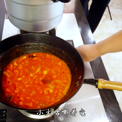 西红柿炖牛腩怎么做（老少皆宜的番茄炖牛腩做法）