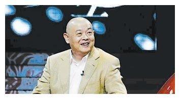 父亲葬礼半个圈内人到场,葛优冯小刚陪他扫墓,如今比父亲还厉害