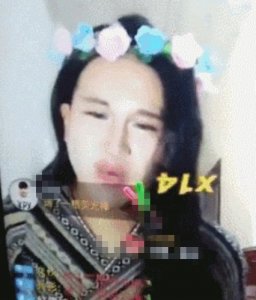 ​蛇精女滴完风油精去见干爹，狂炫阿斯顿马丁，素颜秒变大妈