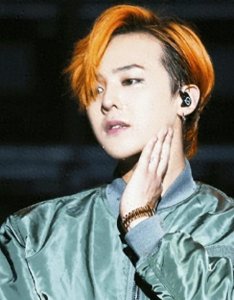 ​权志龙疑似吸毒后画面曝光，身体扭曲动作不断，好像一只丧尸